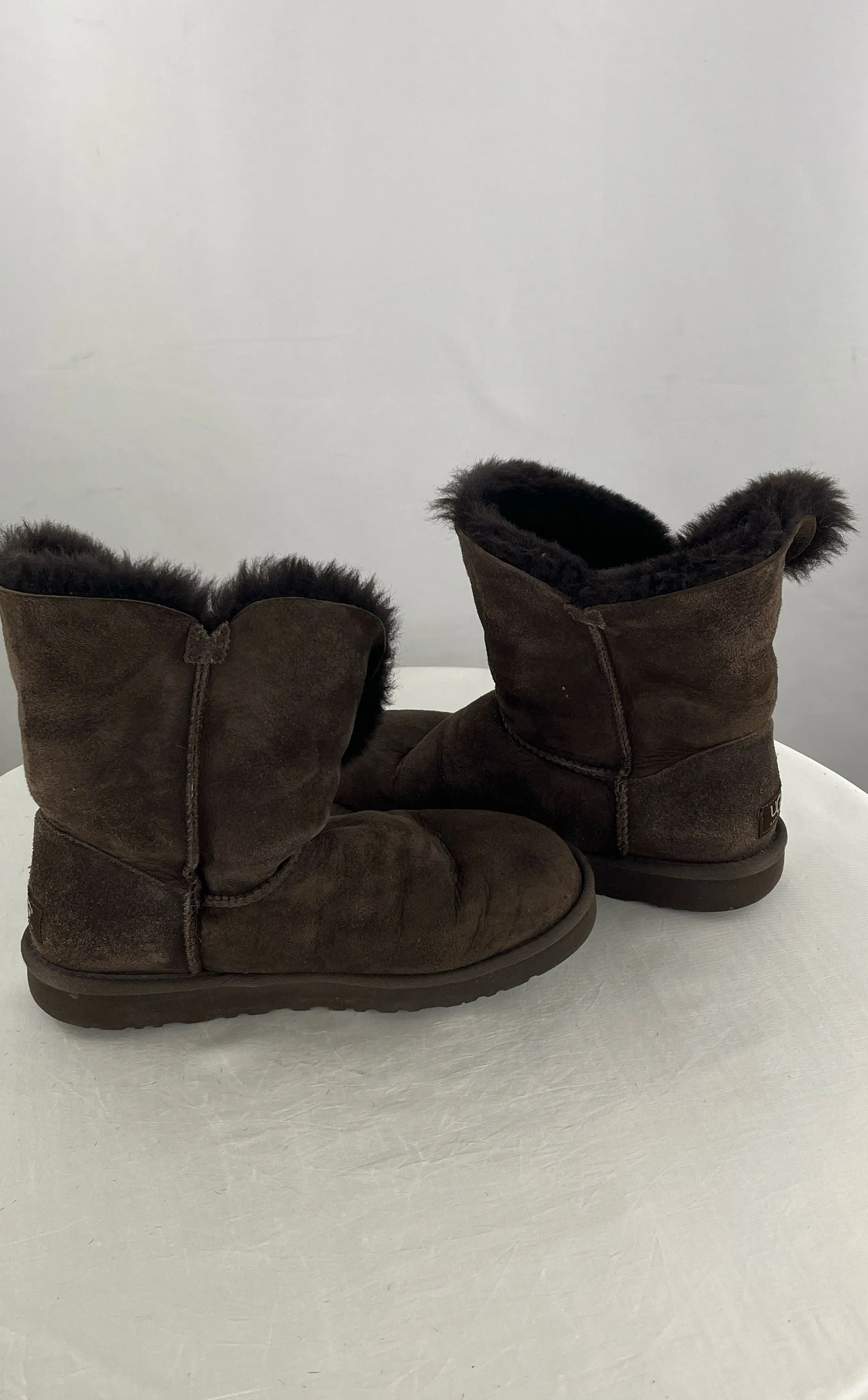 UGG Australia #5803 Bailey Button Brown Sheepskin Boots Women Size 8